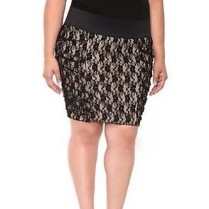 Torrid Floral Pencil Skirt. Tan & Black 28#023